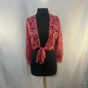 Amber Sun Wrap Blouse Top Womens Small Red Floral Velvet Crop Tie Front Smocked‎
